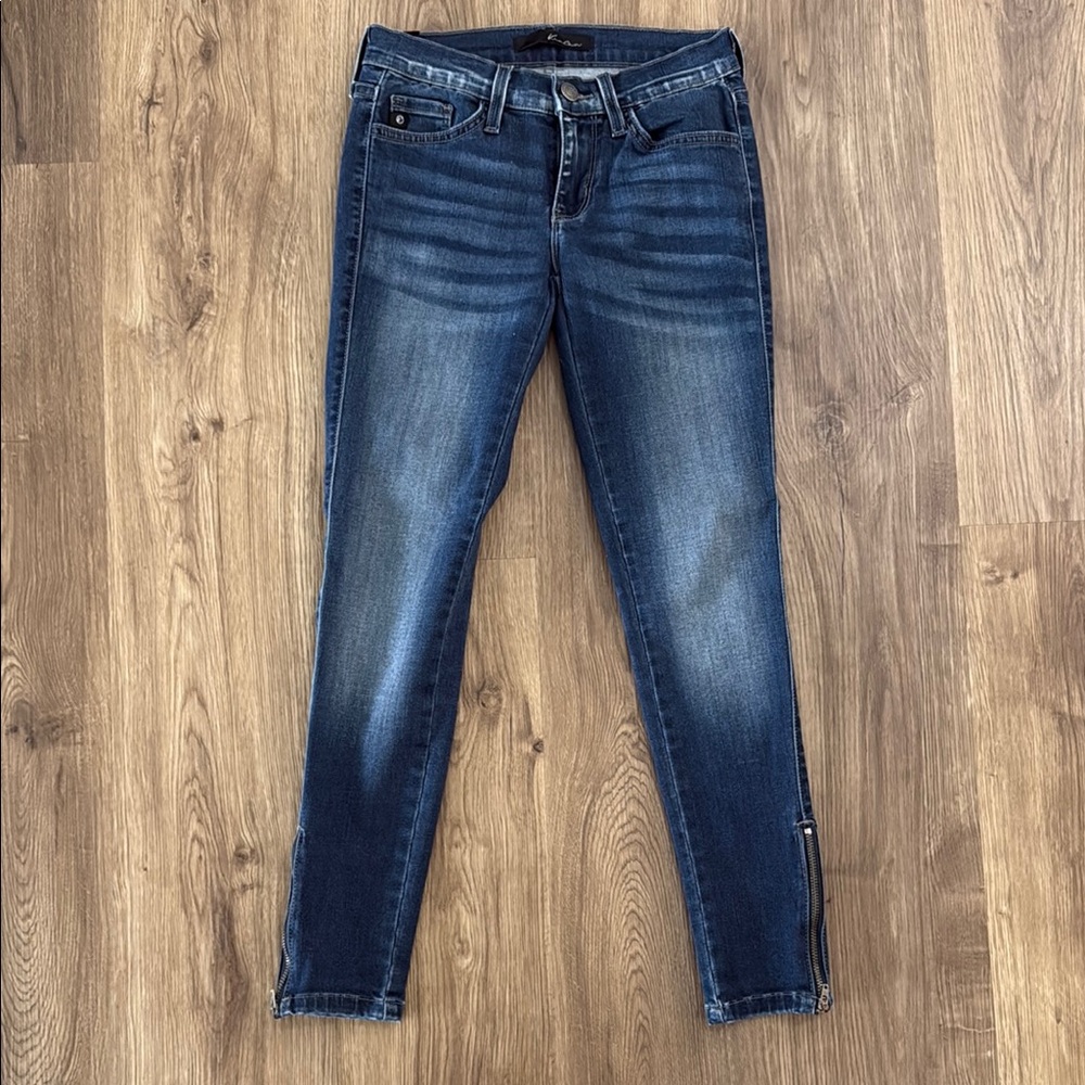 KanCan Estilo High Waisted Mom Jeans. Size 23
